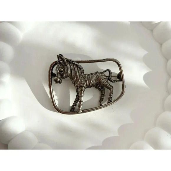 Vintage Silver Tone Zebra Shaped Retro Animal Brooch | Pin - Picture 9 of 10